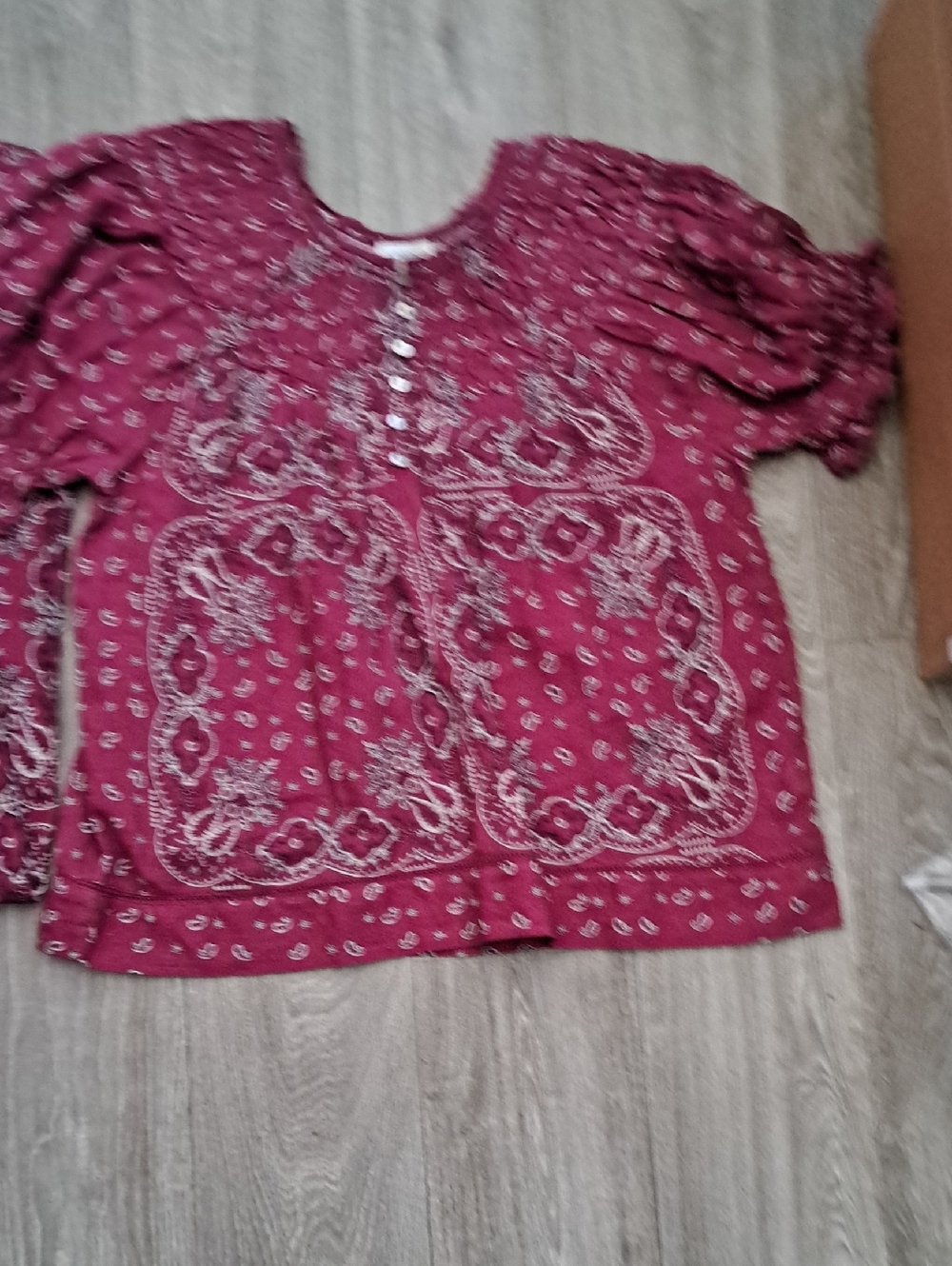 2 Piece Set Sundance Magenta Paisley Button